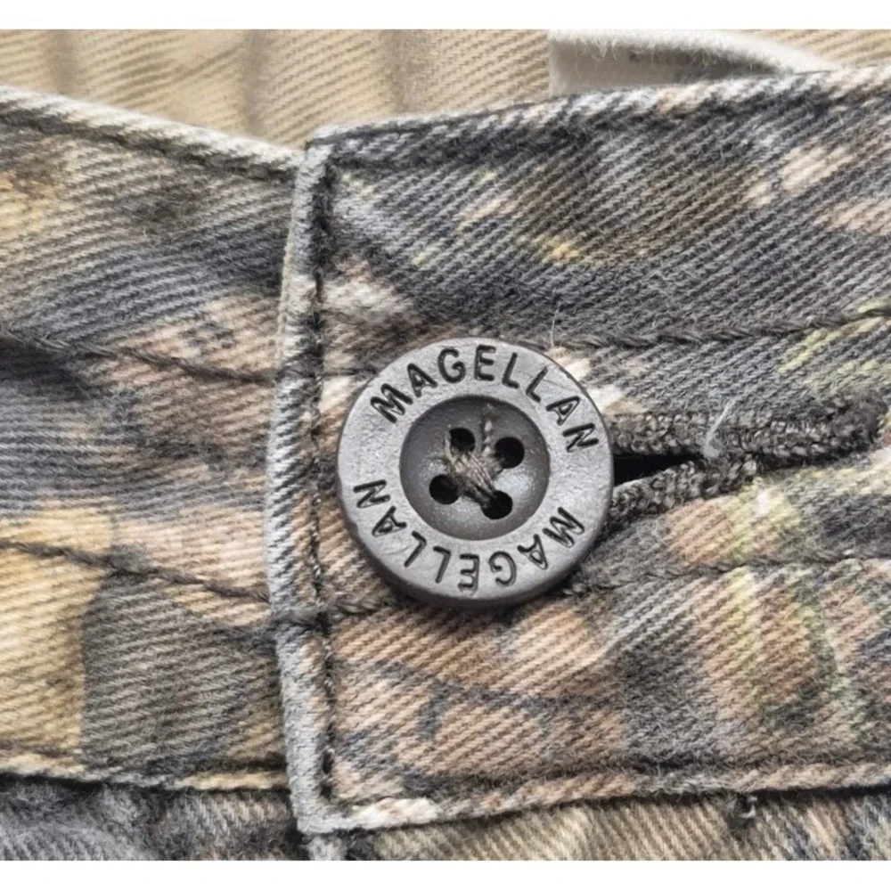Magellan Outdoor men's‎ camouflage cargo shorts sz 38 inseam 9